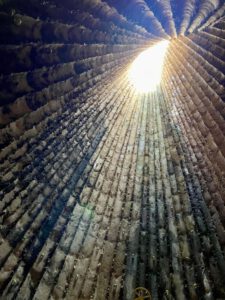 Im Inneren der Bruder Klaus Kapelle