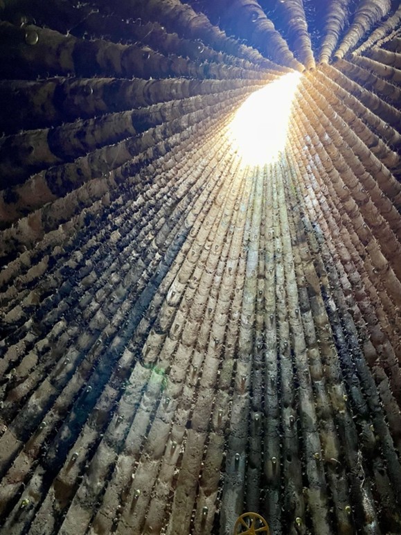 Im Inneren der Bruder Klaus Kapelle